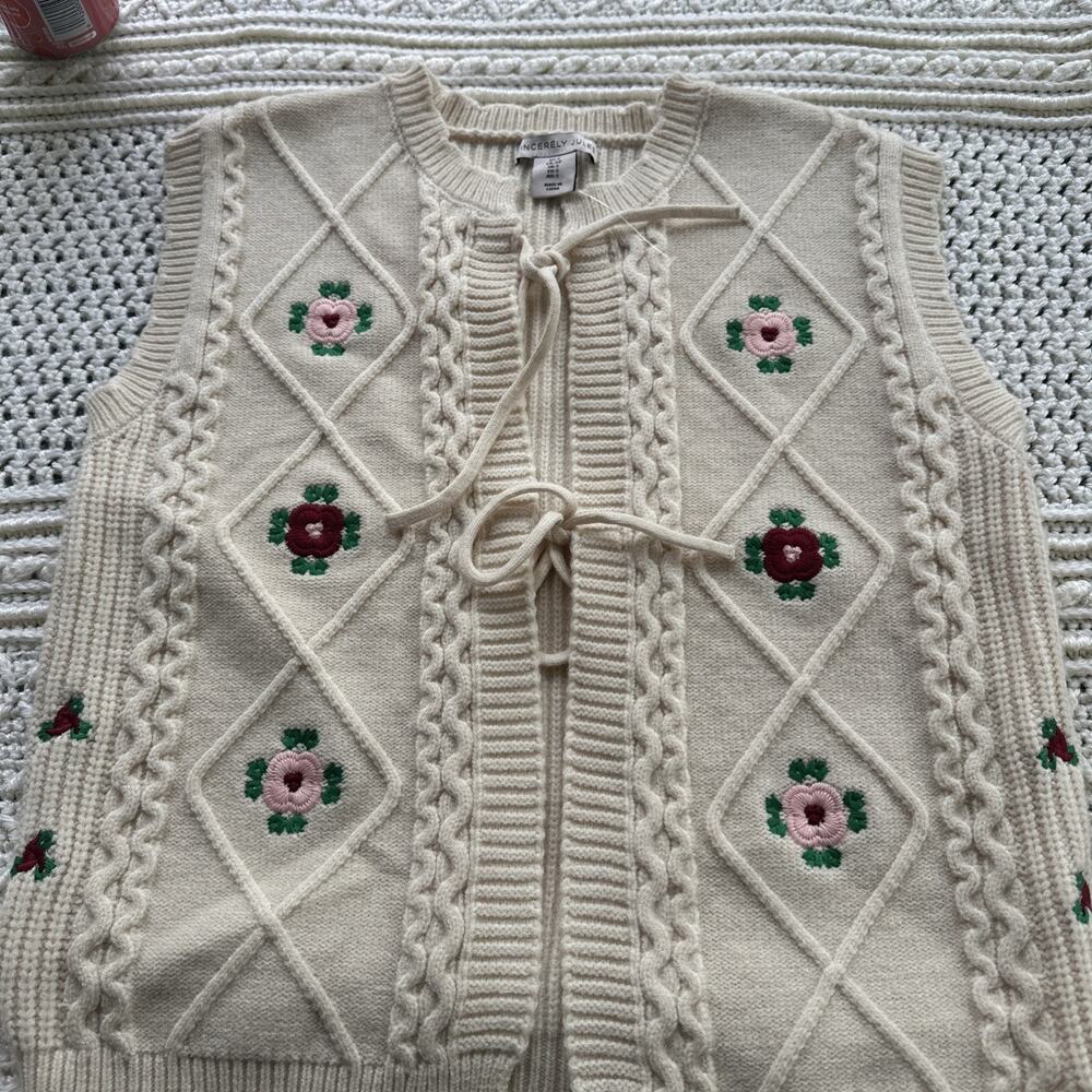 NWT Sincerely Jules Cream Cable Knit Floral Embroidered Tie-Front Vest Sweater S - Picture 5 of 12